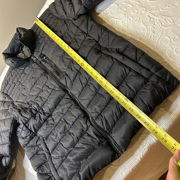 Calvin Klein Packable Puffer Black Jacket. Carry pouch attached. Nearly new Med. - Picture 7 of 12